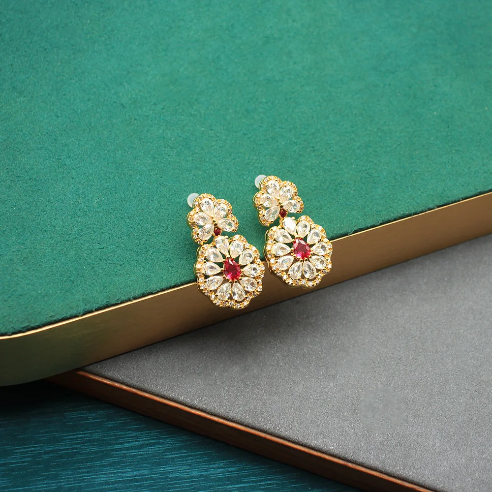 Vintage court rhinestone stud earrings flower luxury glamorous vibe super sparkling wedding events ear jewelry
Vintage court rhinestone stud earrings flower luxury glamorous vibe super sparkling wedding events ear jewelry