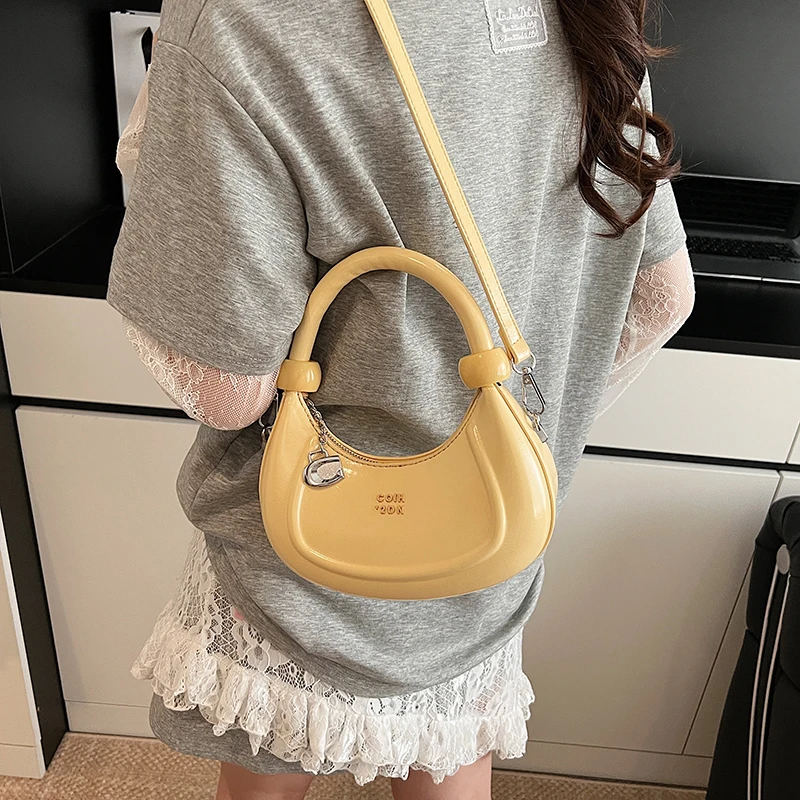 New Fashion Versatile Women's PU Leather Single Shoulder Crossbody Bag Crescent Shaped Bag Simple Casual Commuting Storage Bags
New Fashion Versatile Women's PU Leather Single Shoulder Crossbody Bag Crescent Shaped Bag Simple Casual Commuting Storage Bags