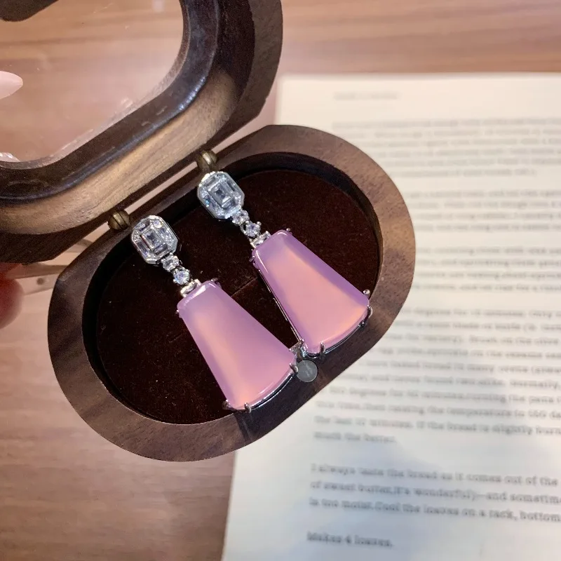 New Imperial Purple Chalcedony Safe Card Earrings, Whole Piece Icy Transparent, Minimalist Elegant Delicate Jewelry for Women
New Imperial Purple Chalcedony Safe Card Earrings, Whole Piece Icy Transparent, Minimalist Elegant Delicate Jewelry for Women