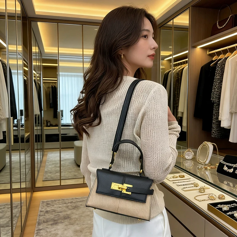 Fashionable niche handbag trapezoidal diagonal cross trendy texture versatile women's bag
Fashionable niche handbag trapezoidal diagonal cross trendy texture versatile women's bag