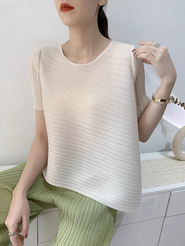 Loose Women's Short Sleeve T-Shirt Elastic Fabric Casual Style Polyester Material Summer New Arrival Elegant Match All Size
Loose Women's Short Sleeve T-Shirt Elastic Fabric Casual Style Polyester Material Summer New Arrival Elegant Match All Size