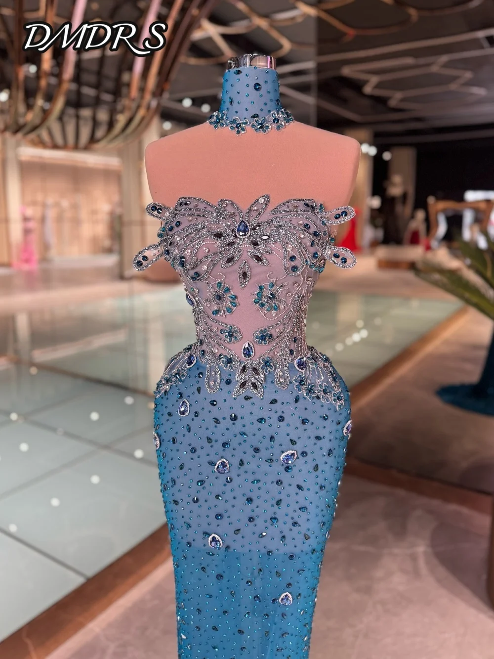 Exquisite Strapless Evening Dress 2025 Classic Crystal Beaded Party Gown Charming A-line Floor Length Party Dresses فساتين سهرة
Exquisite Strapless Evening Dress 2025 Classic Crystal Beaded Party Gown Charming A-line Floor Length Party Dresses فساتين سهرة