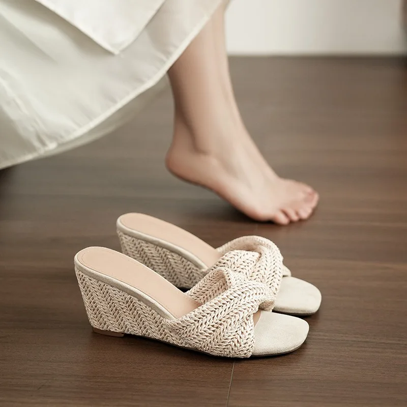 Women Slippers Summer Breathable Mesh Slipper French Style Temperament Square Head Wedge Heel Slides Vacation Style Beach Slides
Women Slippers Summer Breathable Mesh Slipper French Style Temperament Square Head Wedge Heel Slides Vacation Style Beach Slides