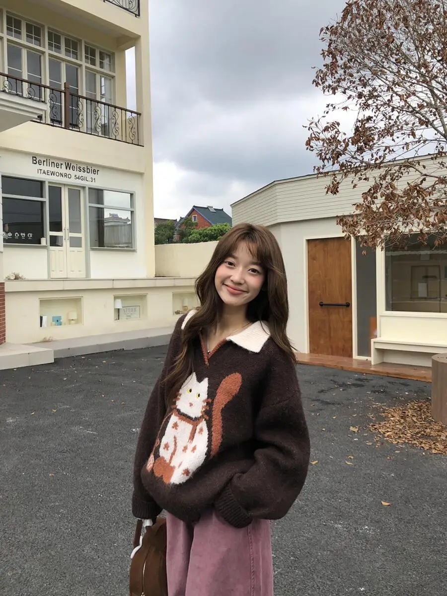 Осень-зима 2025: женский свободный вязаный свитер с флисовым воротником, пуловер с кошачьим узором, уютный теплый повседневный свитер для повседневной носки Suéter
Осень-зима 2025: женский свободный вязаный свитер с флисовым воротником, пуловер с кошачьим узором, уютный теплый повседневный свитер для повседневной носки Suéter