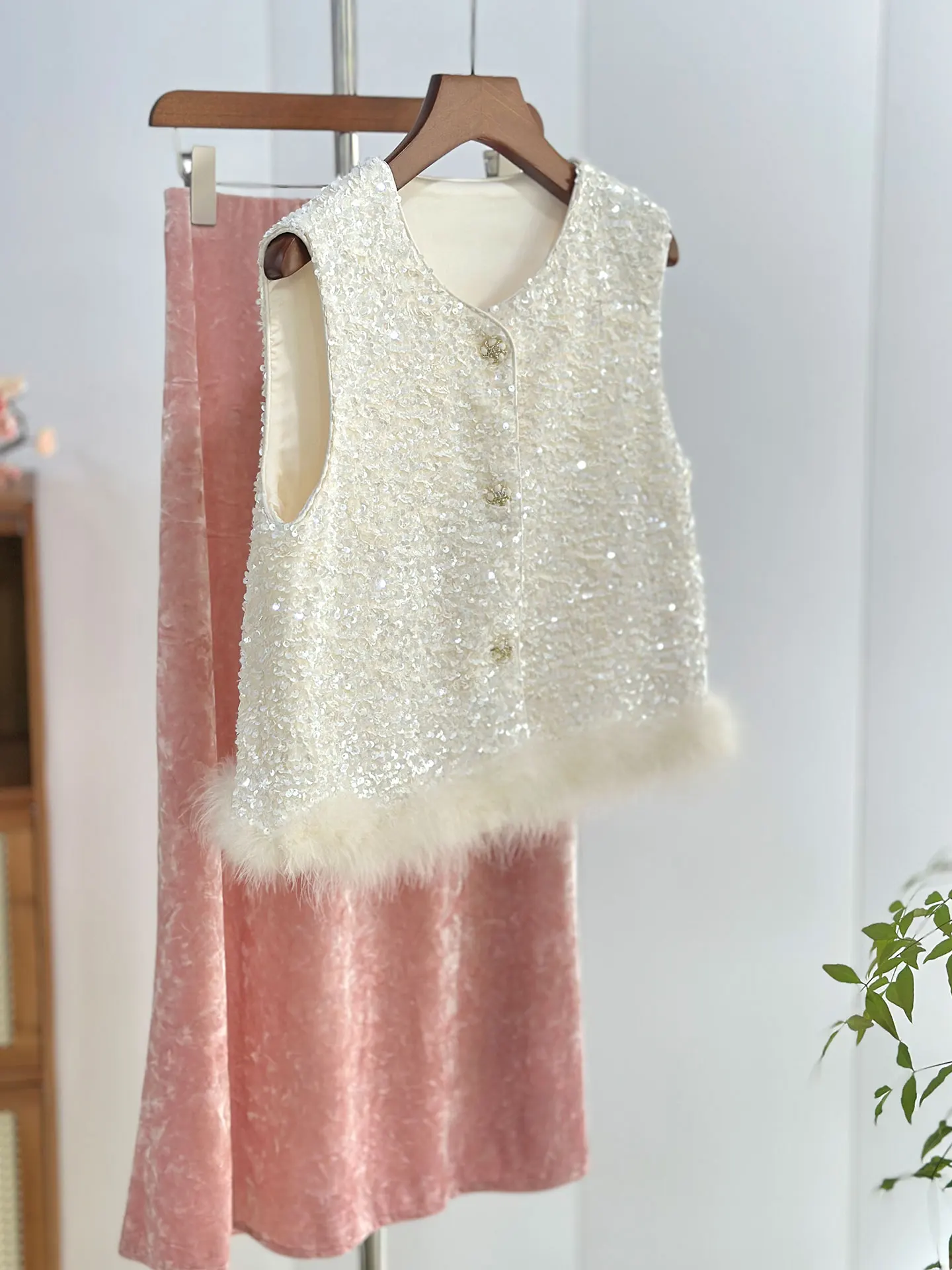 Young New Chinese Style Sequined Vest Women's Stitching Wool Top Daily Age-Reducing National Fairy Matching
Young New Chinese Style Sequined Vest Women's Stitching Wool Top Daily Age-Reducing National Fairy Matching