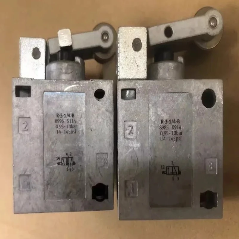Roller Lever Valve R- 3-5-1/4-B 8985 8996 RS- 3-4-1/8 2272 2949
Roller Lever Valve R- 3-5-1/4-B 8985 8996 RS- 3-4-1/8 2272 2949