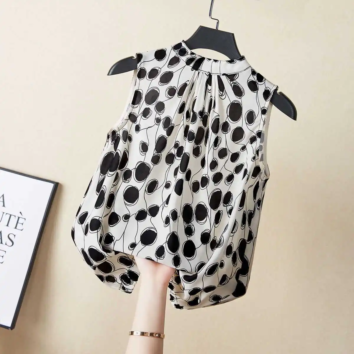 Новая женская свободная летняя шифоновая блузка с открытыми плечами и цветочным принтом в Корейском стиле, милая тонкая прямая блузка-труба
Новая женская свободная летняя шифоновая блузка с открытыми плечами и цветочным принтом в Корейском стиле, милая тонкая прямая блузка-труба