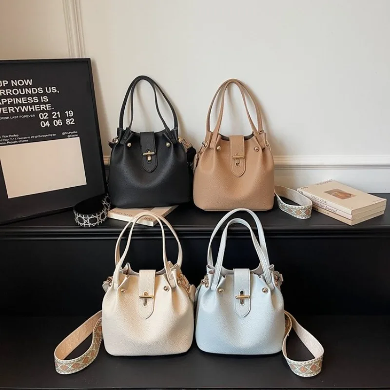Commuter Elegant Diaper Bag Large Capacity Crossbody Handbag Luxury Brand Leather For Daily Work Party Trendy
Commuter Elegant Diaper Bag Large Capacity Crossbody Handbag Luxury Brand Leather For Daily Work Party Trendy