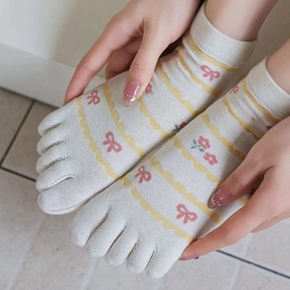 2Pairs Cute Heart Cotton Toe Socks Sweet Jacquard Toe Separated Socks Breathable Hosiery Boat Tube Socks Women Summer
2Pairs Cute Heart Cotton Toe Socks Sweet Jacquard Toe Separated Socks Breathable Hosiery Boat Tube Socks Women Summer