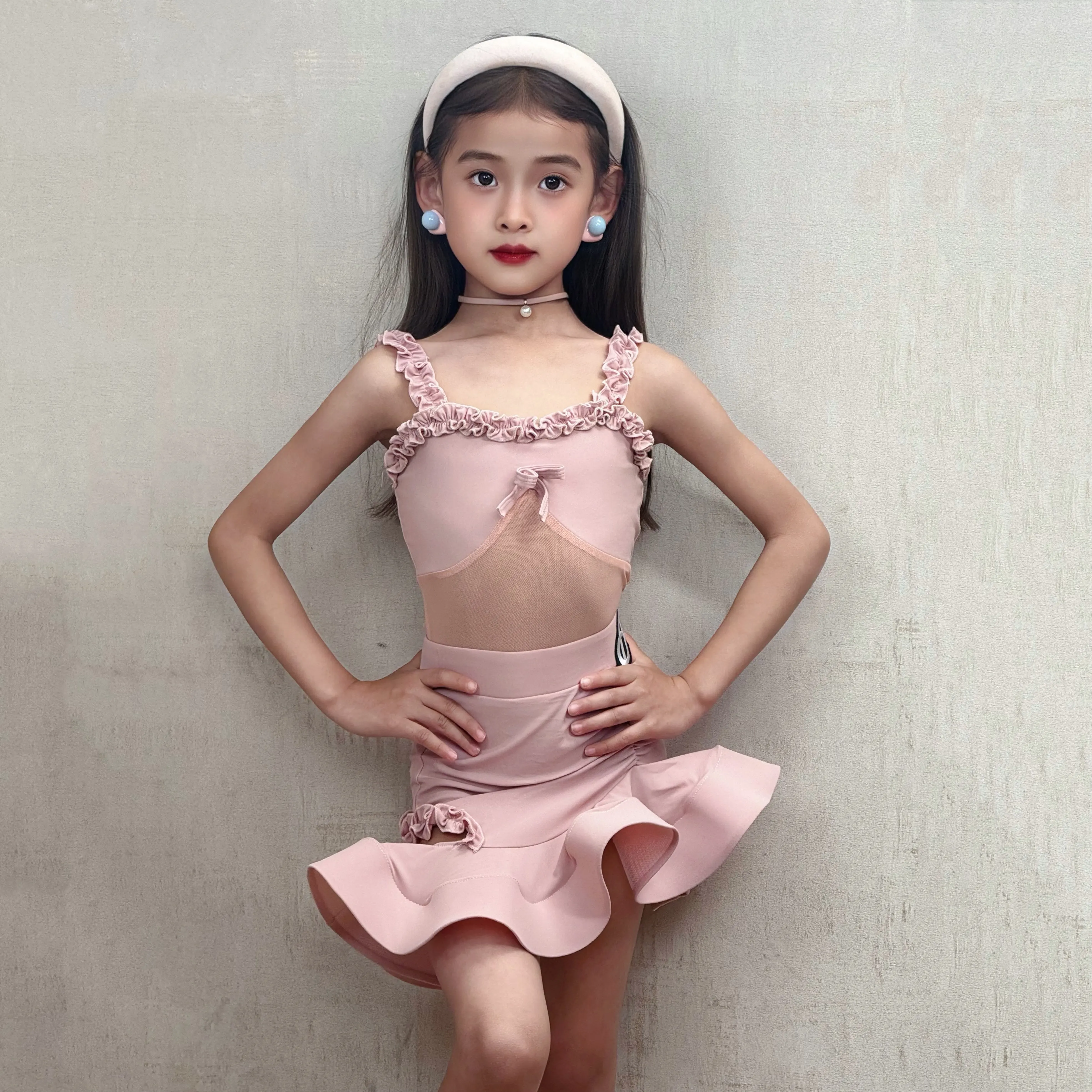 Индивидуальные женские костюмы для латинских танцев для взрослых и детей, костюм для продвинутых тренировок, повседневные комплекты, платье с бахромой
Индивидуальные женские костюмы для латинских танцев для взрослых и детей, костюм для продвинутых тренировок, повседневные комплекты, платье с бахромой