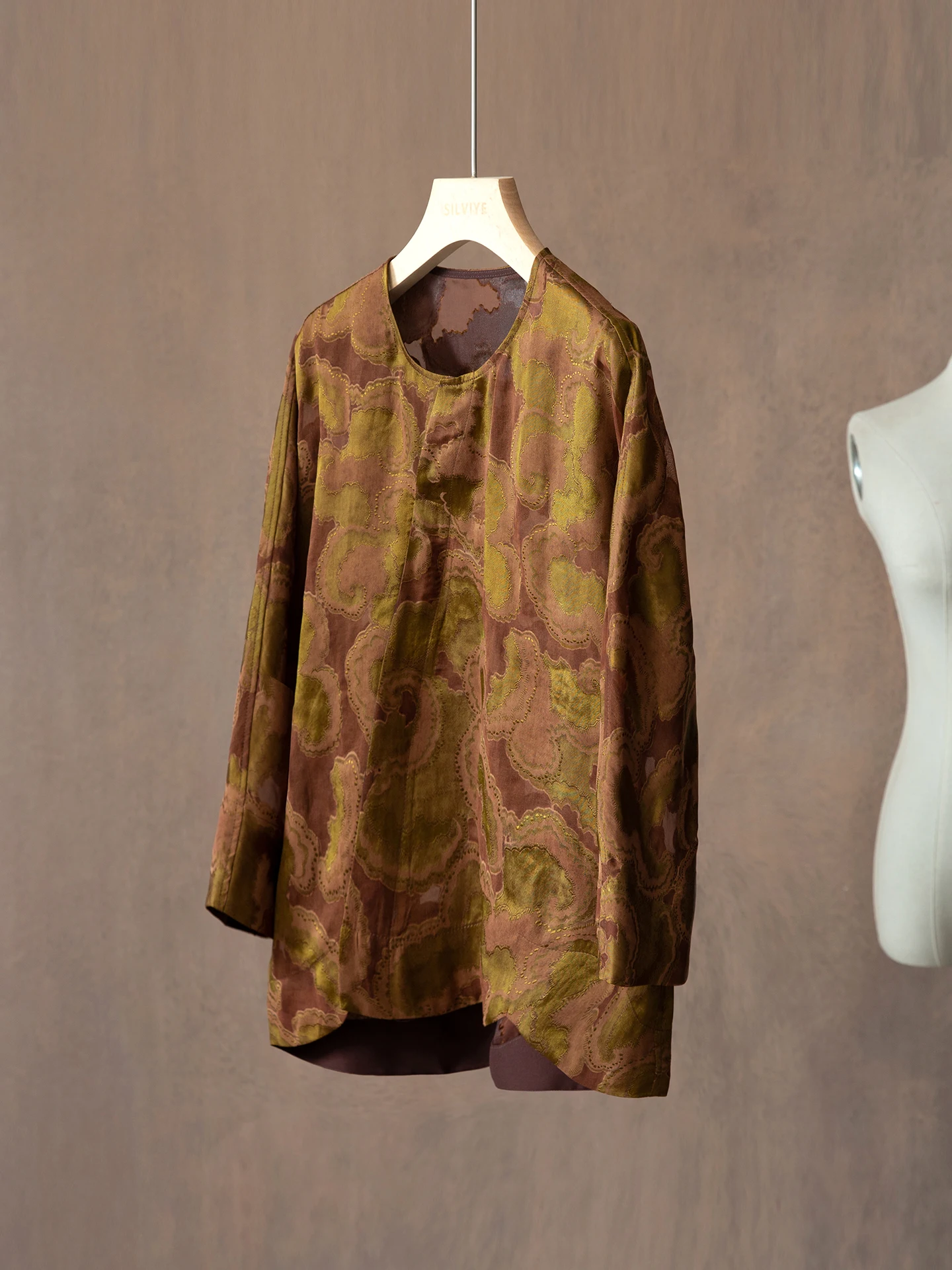 Silviye Original Design 100% Silk OE Organza Cut Flower round Neck Loose Women's Top Long Sleeve Floral Print
Silviye Original Design 100% Silk OE Organza Cut Flower round Neck Loose Women's Top Long Sleeve Floral Print