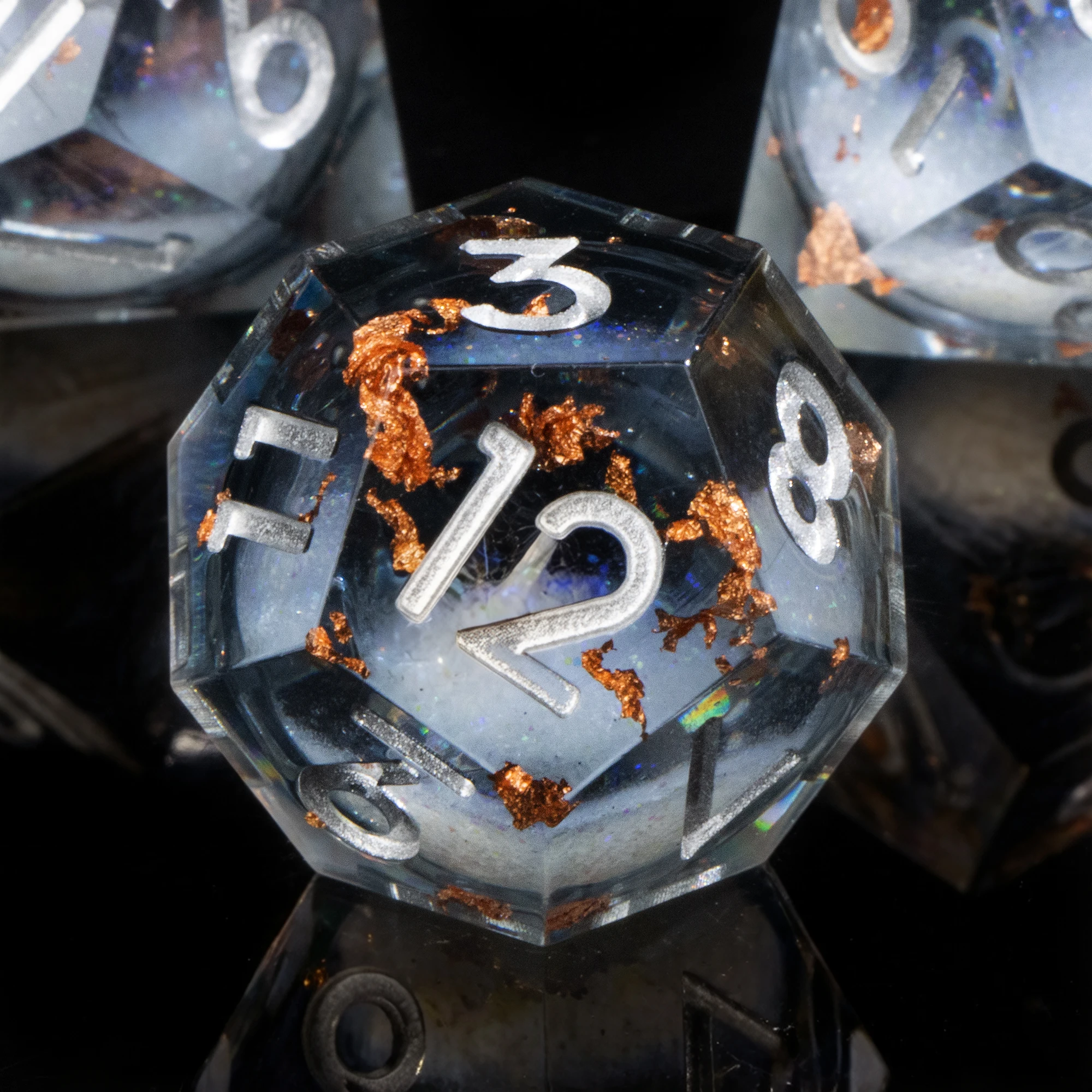 Набор кубиков D&D с жидким наполнением, 7 шт., острые кубики для ролевых игр Dungeons and Dragons TTRPG, кубики D&D ручной работы из смолы
Набор кубиков D&D с жидким наполнением, 7 шт., острые кубики для ролевых игр Dungeons and Dragons TTRPG, кубики D&D ручной работы из смолы