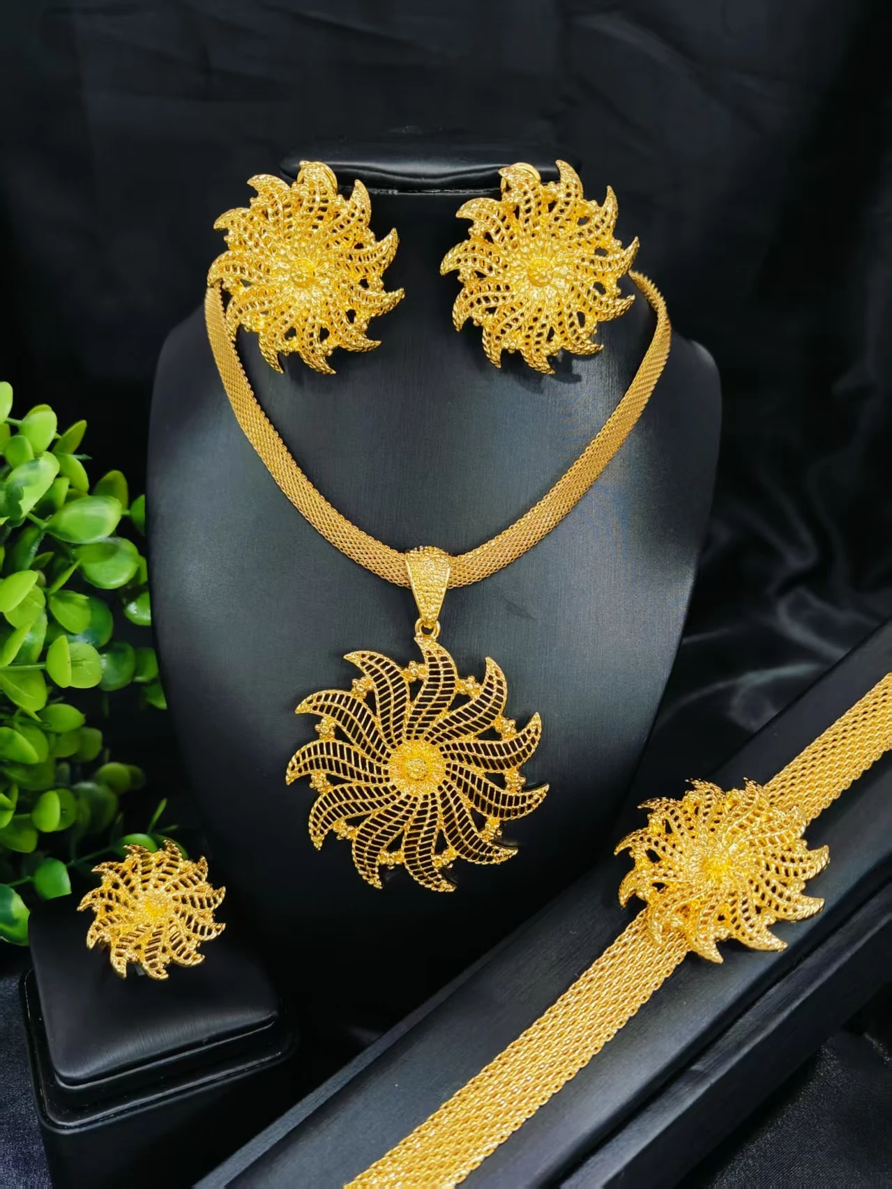 Luxury Indian Dubai Irregular Necklace And Earrings Jewelry Sets For Women Ethiopian Bridal 24k Gold Color Set Wedding
Luxury Indian Dubai Irregular Necklace And Earrings Jewelry Sets For Women Ethiopian Bridal 24k Gold Color Set Wedding