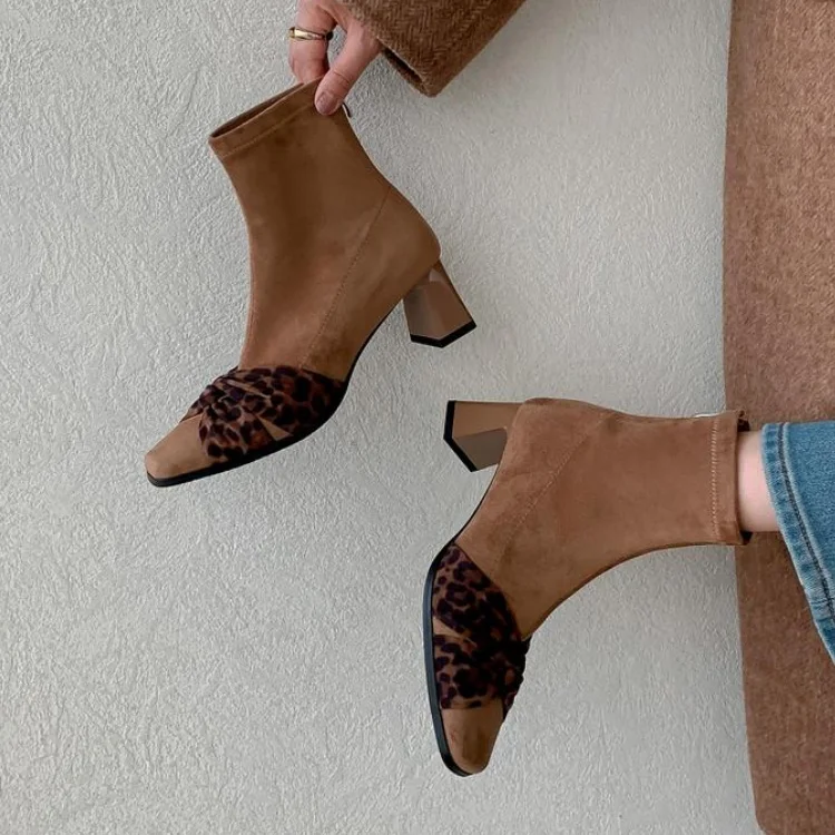 2025Осенние женские полусапоги, коричневые ботильоны из флока, леопардовые эластичные ботильоны с перекрестным ремешком и декором, черные ботинки на высоком квадратном каблуке
2025Осенние женские полусапоги, коричневые ботильоны из флока, леопардовые эластичные ботильоны с перекрестным ремешком и декором, черные ботинки на высоком квадратном каблуке