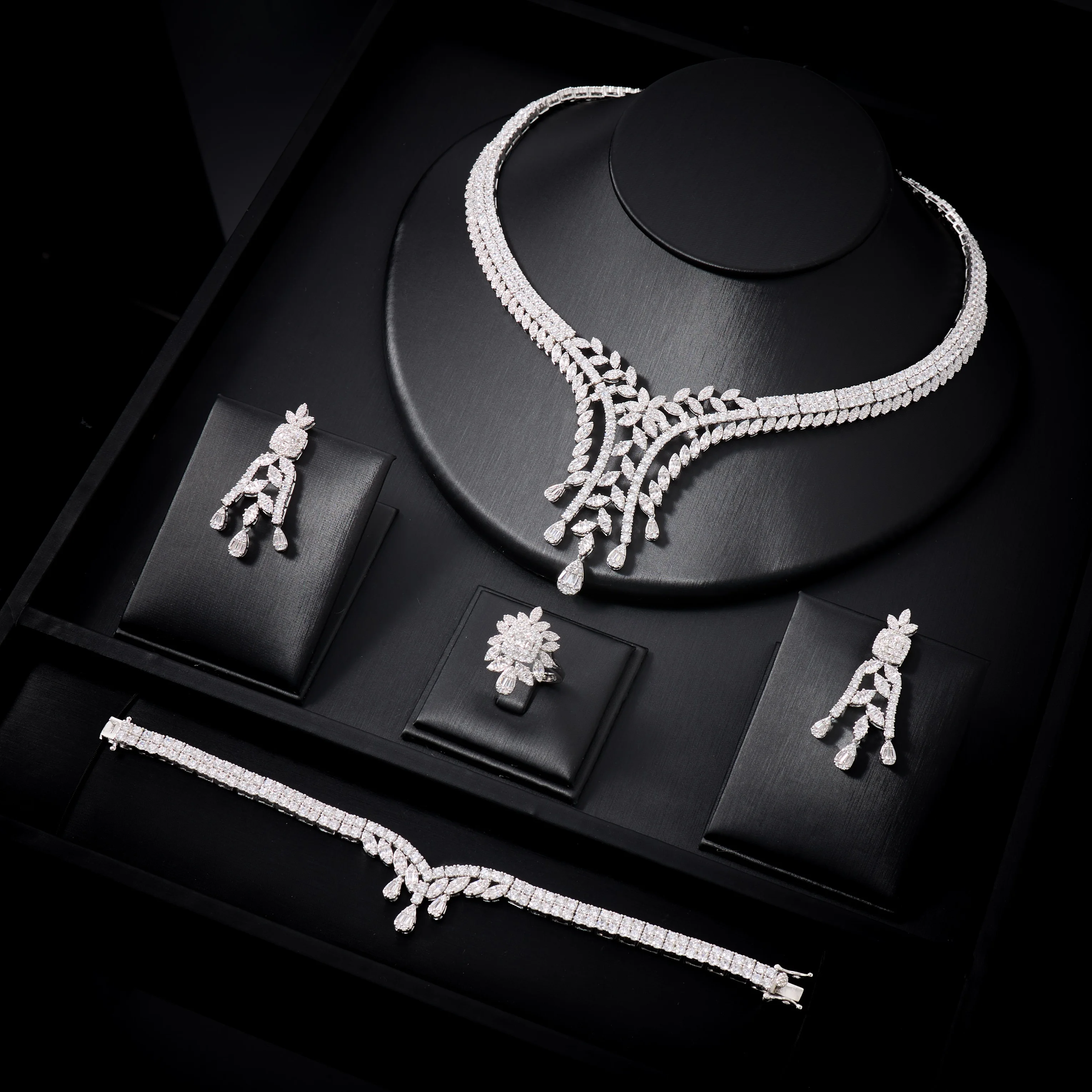 00158 Luxury 4Pcs Bridal Jewelry Set Cubic ZirconiaNecklace Earrings Ring Bracelet Wedding Evening Party Dress Accessories For W
00158 Luxury 4Pcs Bridal Jewelry Set Cubic ZirconiaNecklace Earrings Ring Bracelet Wedding Evening Party Dress Accessories For W