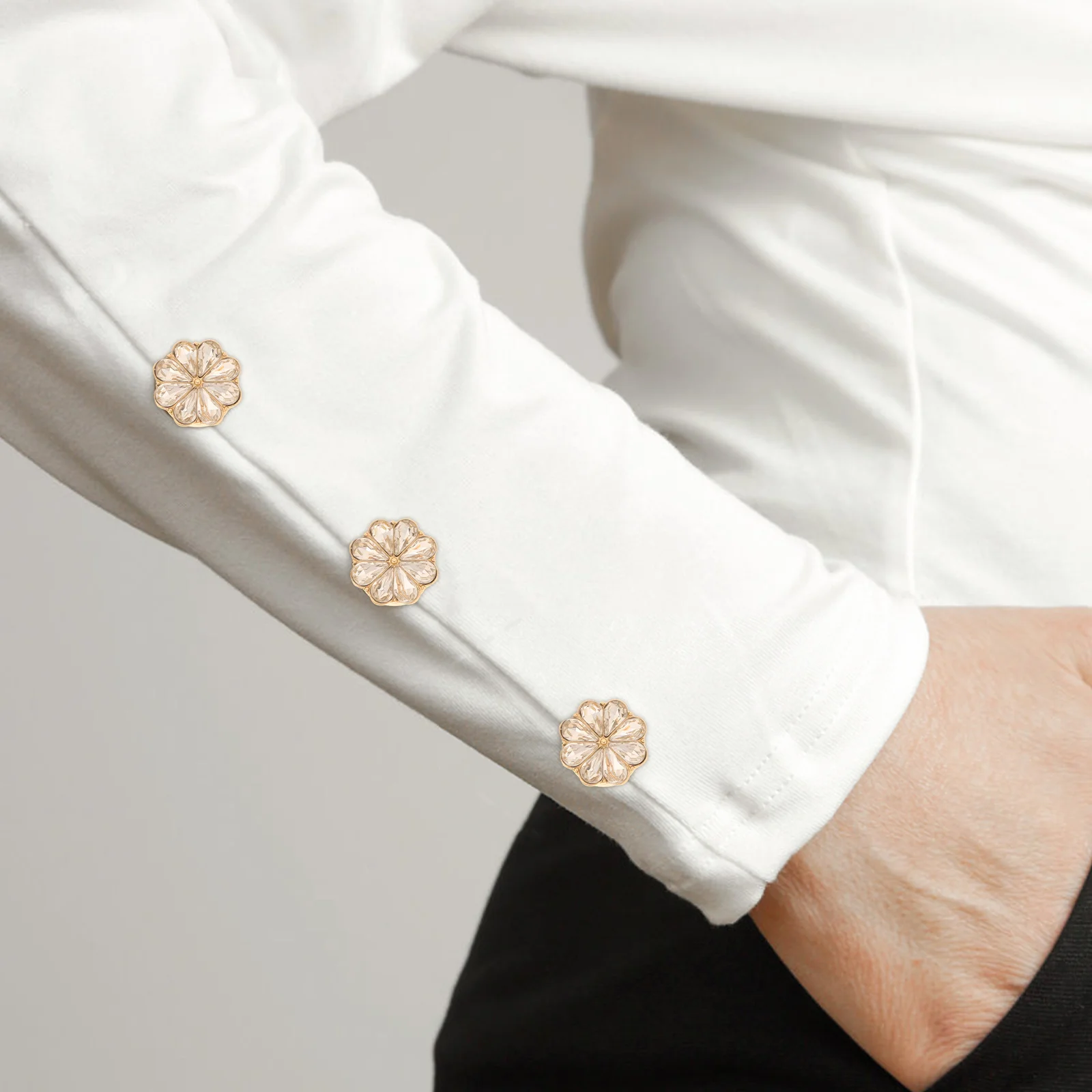 3Pcs Women Cufflinks Rhinestone Inlay Formal Occasions Durable Tarnish Resistant Flower Cufflinks Shirt Cuff Buttons
3Pcs Women Cufflinks Rhinestone Inlay Formal Occasions Durable Tarnish Resistant Flower Cufflinks Shirt Cuff Buttons