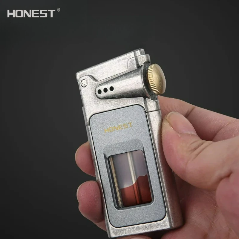 Горячая HONEST ретро элитная зажигалка классическая креативная реактивная зажигалка прозрачная большая емкость масляный бак аксессуары для курения
Горячая HONEST ретро элитная зажигалка классическая креативная реактивная зажигалка прозрачная большая емкость масляный бак аксессуары для курения