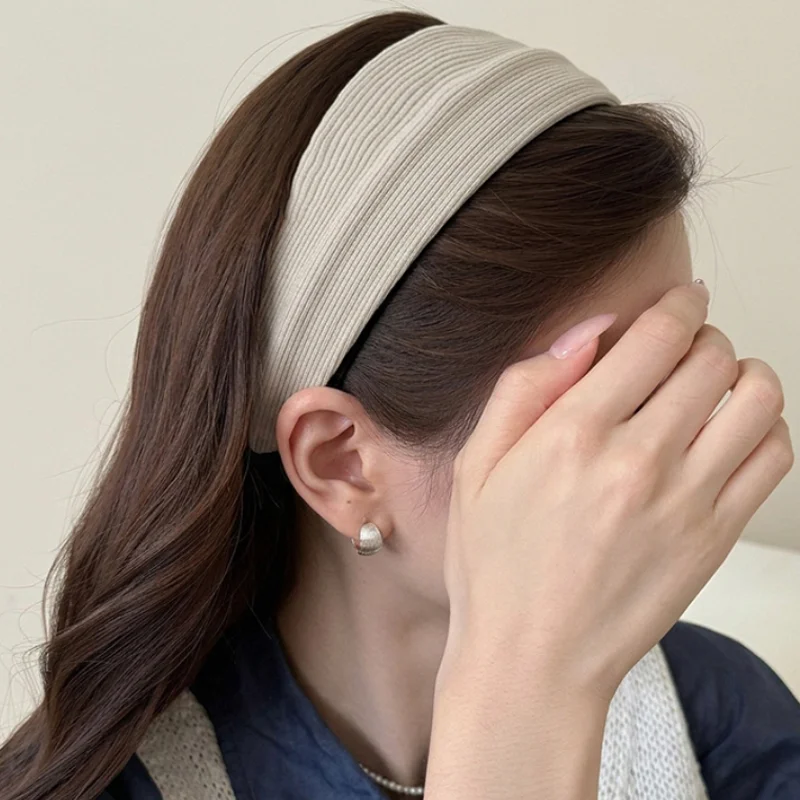 Solid Color Knitted Hair Hoop Headband Wide Edge Hairbands Hairpin Women Pressed Hair Hair Clips Wash Face Hair Accessories
Solid Color Knitted Hair Hoop Headband Wide Edge Hairbands Hairpin Women Pressed Hair Hair Clips Wash Face Hair Accessories