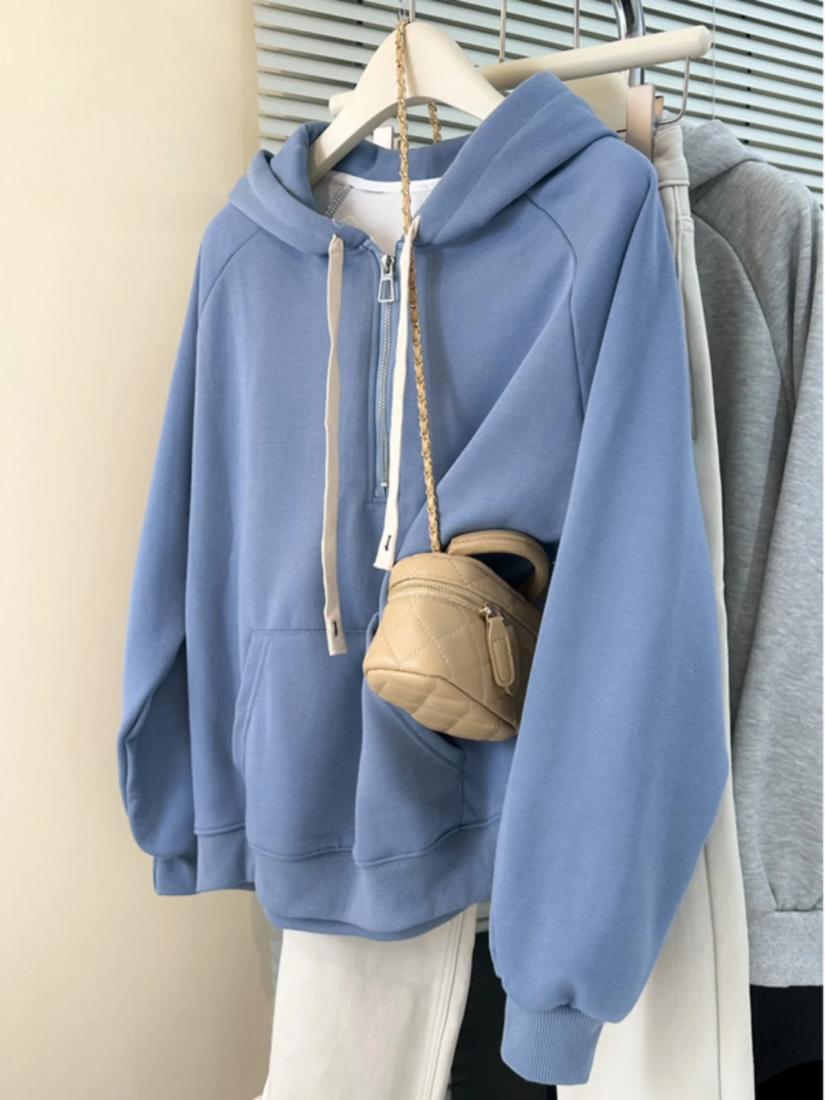 Loose Women's Hoodie Thin Spring Autumn Zipper Casual Fashion Korean Style Versatile Outerwear Coat Trendy Ins Long Sleeve
Loose Women's Hoodie Thin Spring Autumn Zipper Casual Fashion Korean Style Versatile Outerwear Coat Trendy Ins Long Sleeve