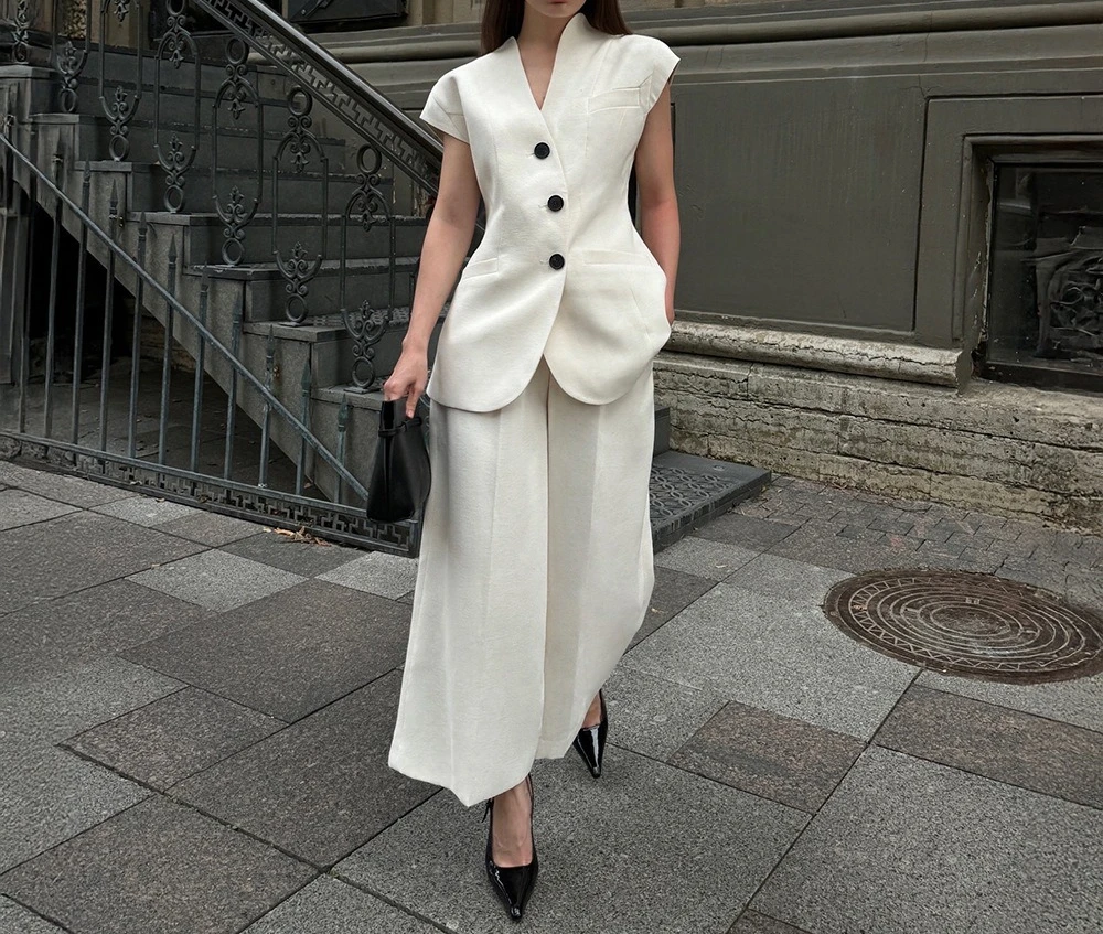 Flying Sleeve Vest Long Pants Set 2025 Summer Commuting Suit Vest Wide Leg Long Pants Set for Women
Flying Sleeve Vest Long Pants Set 2025 Summer Commuting Suit Vest Wide Leg Long Pants Set for Women