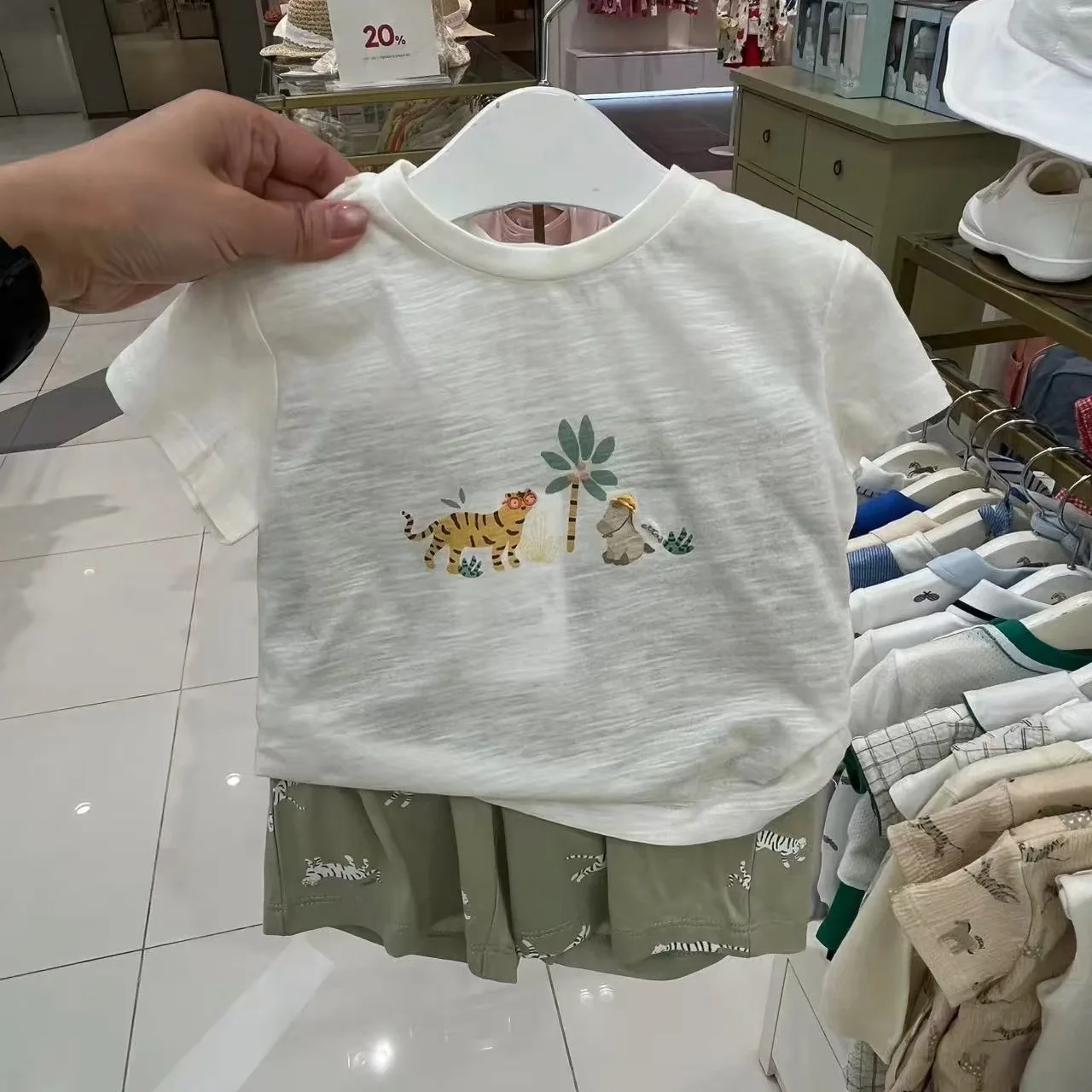 Summer Children's Clothing Set Bamboo Pure Cotton Short Sleeve T-shirt And Shorts for Boys And Girls Fashionable Versatile
Summer Children's Clothing Set Bamboo Pure Cotton Short Sleeve T-shirt And Shorts for Boys And Girls Fashionable Versatile