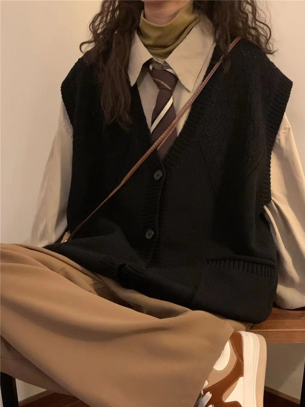 Ladies' Lazy Vintage Preppy Knitted Sweater Vest Two-Piece Set Spring Autumn Small Size irt Casual Comfortable Sle
Ladies' Lazy Vintage Preppy Knitted Sweater Vest Two-Piece Set Spring Autumn Small Size irt Casual Comfortable Sle