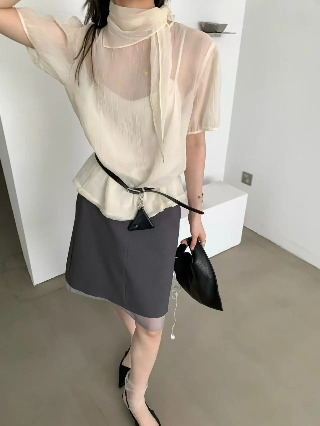 Женская рубашка LilianEVE в корейском стиле, свободного кроя, однотонная, с поясом, стройнящая, дышащая, комфортная, с коротким рукавом и воротником-стойкой
Женская рубашка LilianEVE в корейском стиле, свободного кроя, однотонная, с поясом, стройнящая, дышащая, комфортная, с коротким рукавом и воротником-стойкой