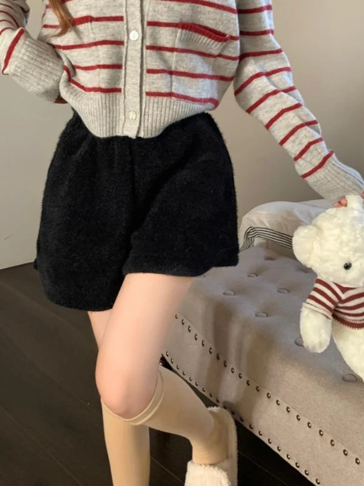 Пушистые чистые широкие шорты женские S-4XL зимние теплые милые удобные уютные корейские модные универсальные свободные шорты в консервативном стиле Harajuku
Пушистые чистые широкие шорты женские S-4XL зимние теплые милые удобные уютные корейские модные универсальные свободные шорты в консервативном стиле Harajuku