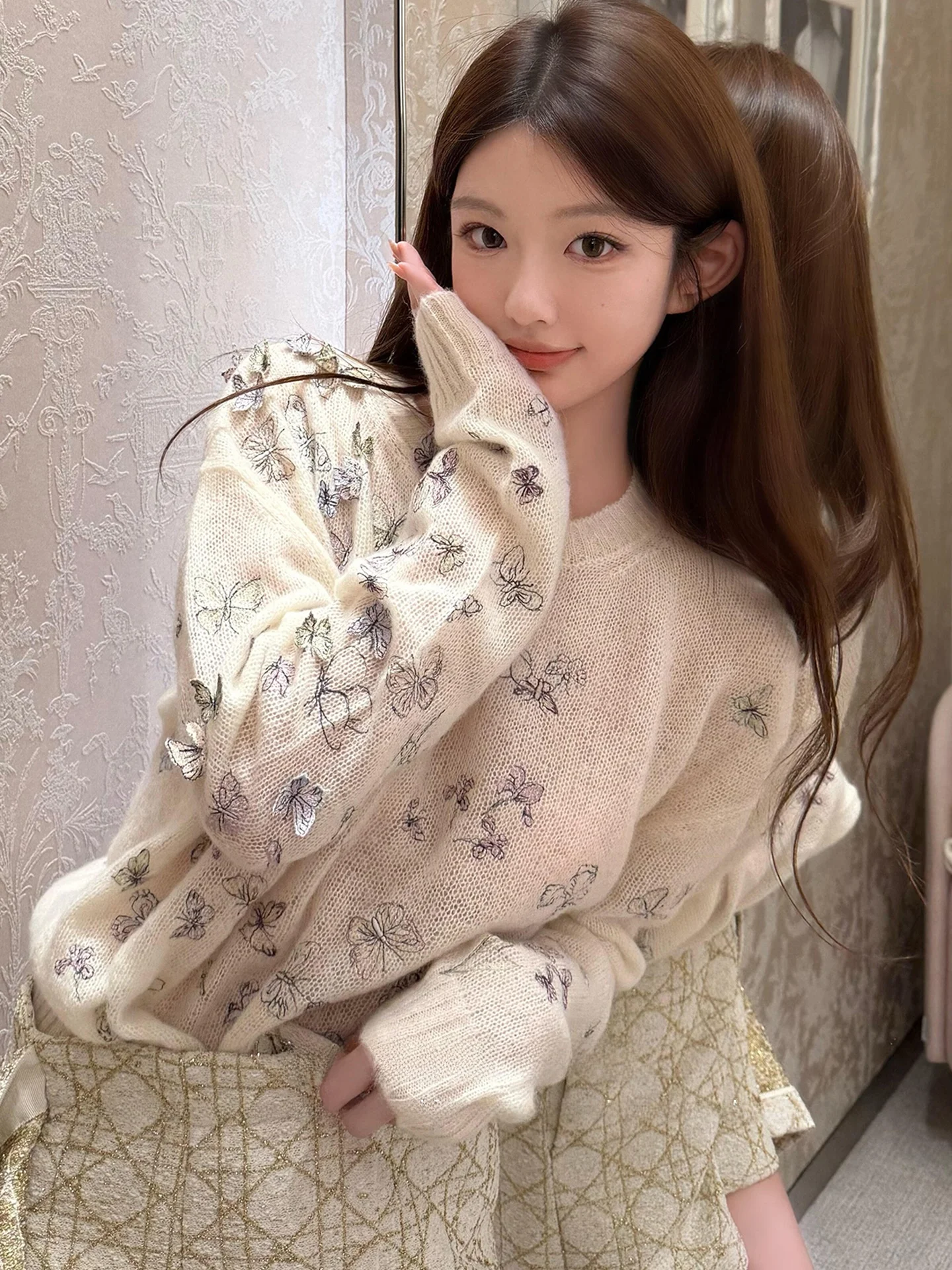 MUAUU Girl121 Limited Edition Luxury Long Sleeve Sweater Soft Gentle Style Embroidery 3D Decoration Cashmere Blend ...
MUAUU Girl121 Limited Edition Luxury Long Sleeve Sweater Soft Gentle Style Embroidery 3D Decoration Cashmere Blend ...