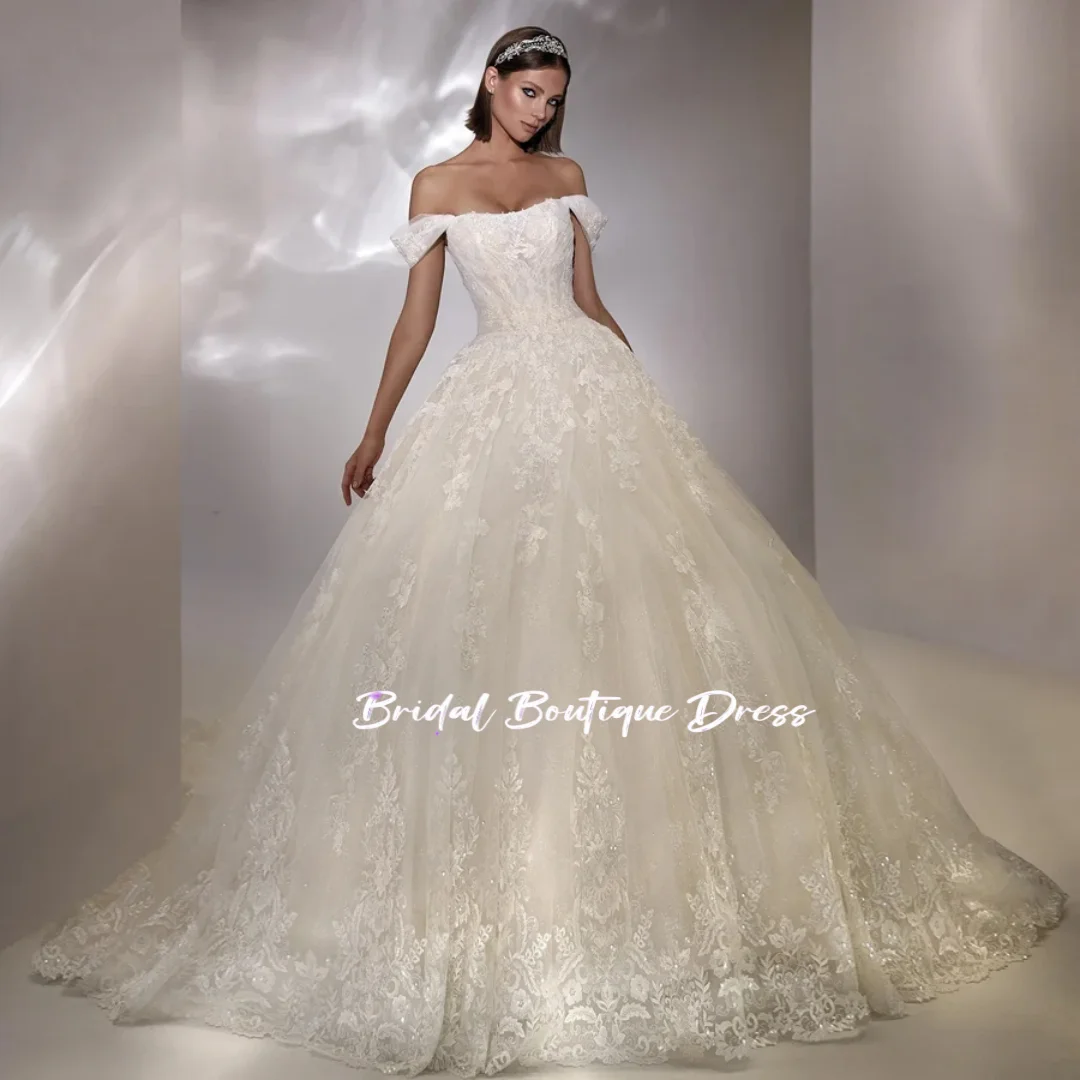 Customized Elegance Strapless Neck A-Line Wedding Dresses Shiny Lace Appliques Beaded Train Bridal Gown Vestido De Noiva
Customized Elegance Strapless Neck A-Line Wedding Dresses Shiny Lace Appliques Beaded Train Bridal Gown Vestido De Noiva