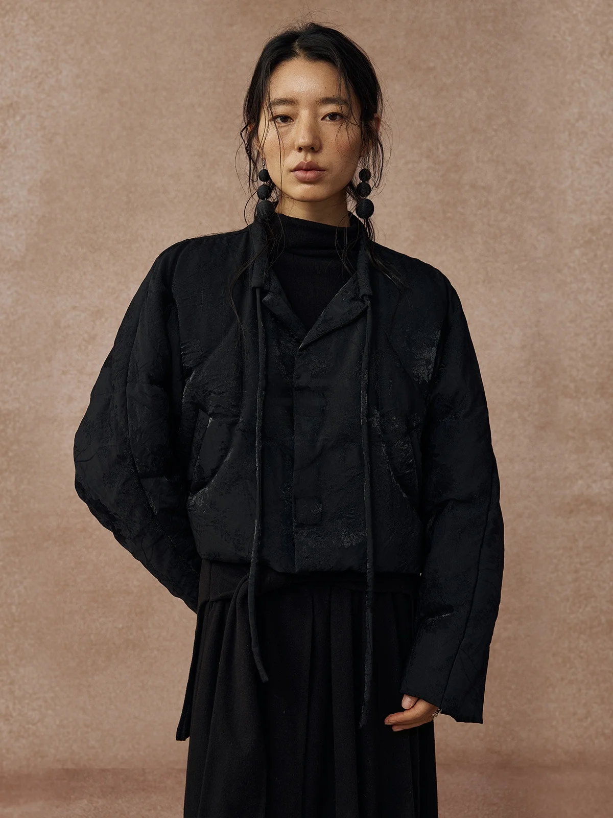 Женская модная куртка из хлопка с 3D-эффектом, тонкая, с круглым вырезом, длинными рукавами, от китайского бренда
Женская модная куртка из хлопка с 3D-эффектом, тонкая, с круглым вырезом, длинными рукавами, от китайского бренда