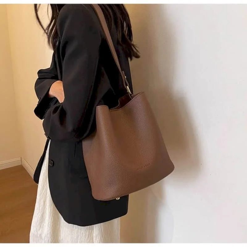 Leather Handbags for Women Solid Korean Style Versatile Commuter Fashion Luxury Office Lady Female High Quality Bucket Bags
Leather Handbags for Women Solid Korean Style Versatile Commuter Fashion Luxury Office Lady Female High Quality Bucket Bags