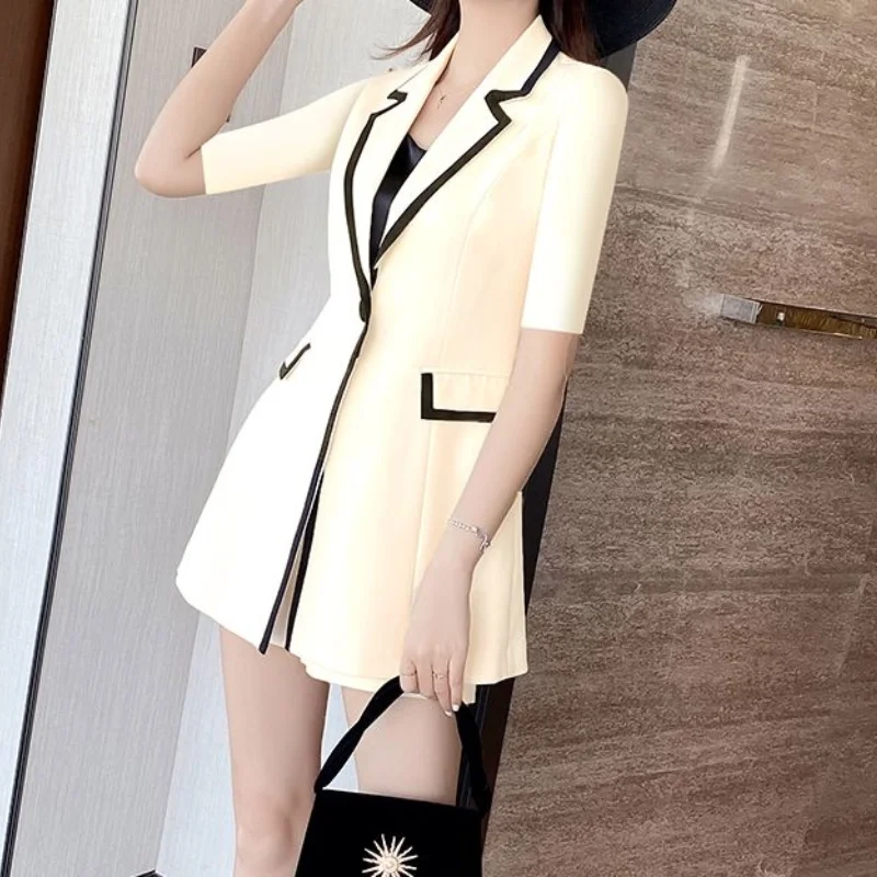 Women's Summer Korean New Small Suit Coat Fashion Commuter Button Pocket Panel Casual Breathable Zipper Middle Sleeve Shorts Set
Women's Summer Korean New Small Suit Coat Fashion Commuter Button Pocket Panel Casual Breathable Zipper Middle Sleeve Shorts Set