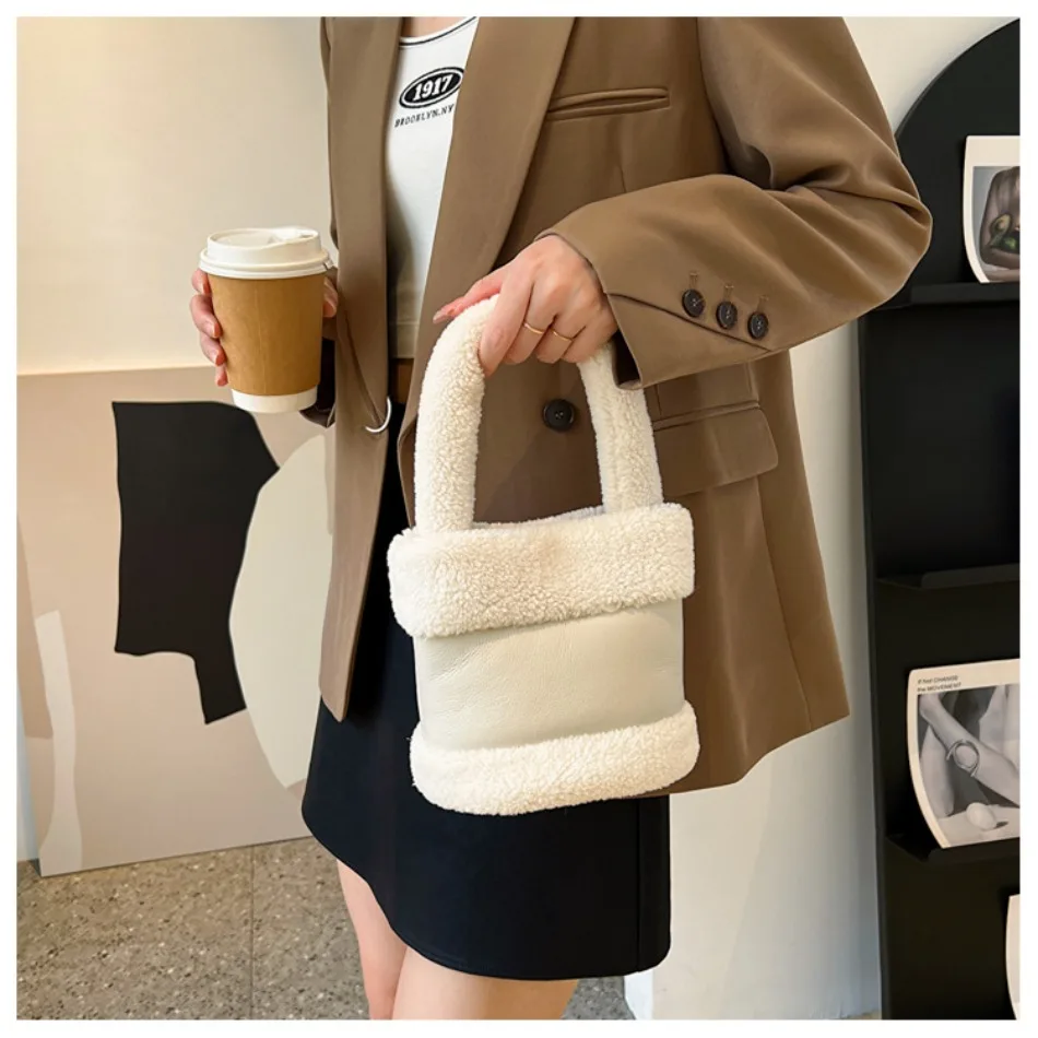 Tote lamb's wool gentle fall and winter plush velvet bag female cute winter niche design hand carry Korean bucket bags
Tote lamb's wool gentle fall and winter plush velvet bag female cute winter niche design hand carry Korean bucket bags