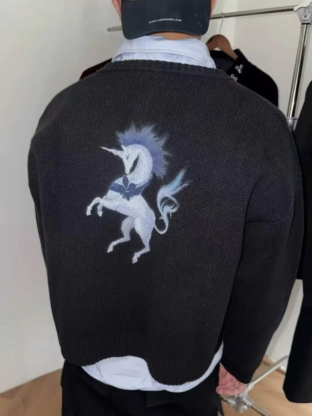 Утепленные повседневные спортивные брюки с вышивкой в американском стиле, свободного кроя, с широкими штанинами, синие, с узором
Утепленные повседневные спортивные брюки с вышивкой в американском стиле, свободного кроя, с широкими штанинами, синие, с узором