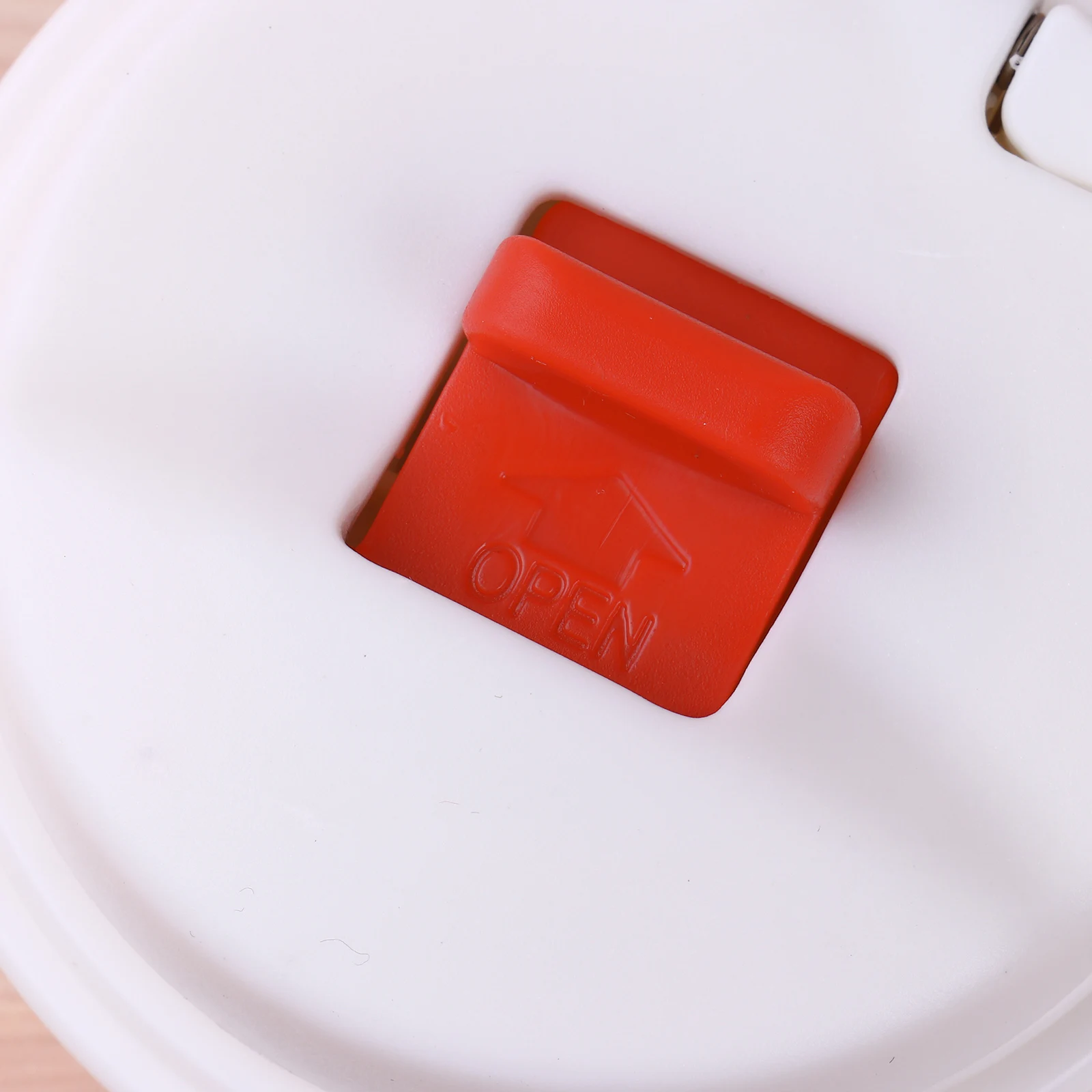 1Pc Silicone Cup Lids Fresh Cover Reusable Food Grade Heat Resistant Sealed Mug Lid Insulation Anti-Dust Cup for 8/16/32 OZ Cup
1Pc Silicone Cup Lids Fresh Cover Reusable Food Grade Heat Resistant Sealed Mug Lid Insulation Anti-Dust Cup for 8/16/32 OZ Cup