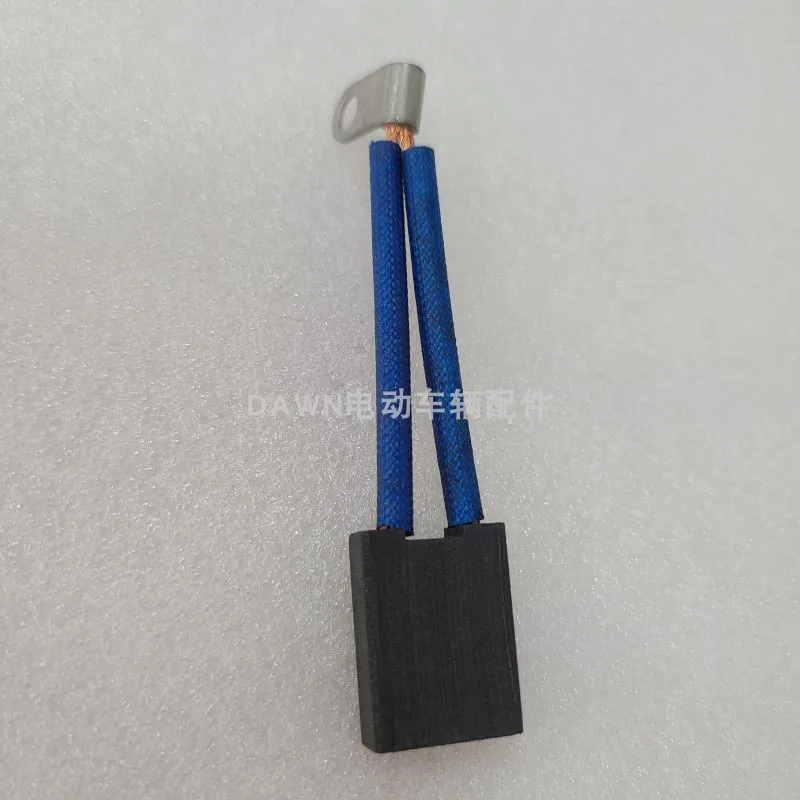 1Pc for Toyota Electric Forward Moving Forklift Accessories 7FBR15-20 Steering Motor Carbon Brush 14572-13401-71
1Pc for Toyota Electric Forward Moving Forklift Accessories 7FBR15-20 Steering Motor Carbon Brush 14572-13401-71