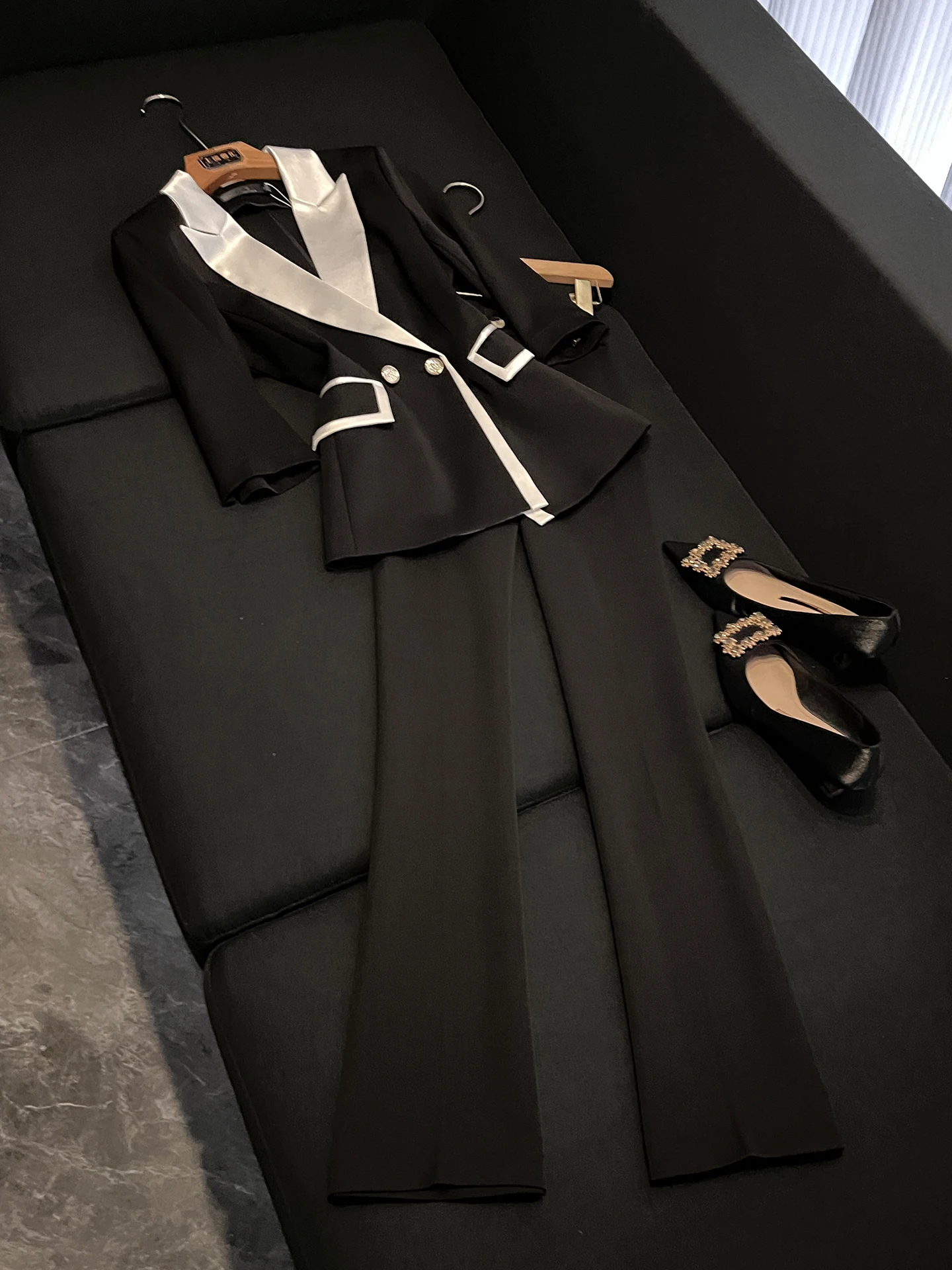 Summer 2026 Women's Color Block Suit Set Professional Elegant High-End Feeling Two-Piece Workwear Uniform Customizable Size
Summer 2026 Women's Color Block Suit Set Professional Elegant High-End Feeling Two-Piece Workwear Uniform Customizable Size