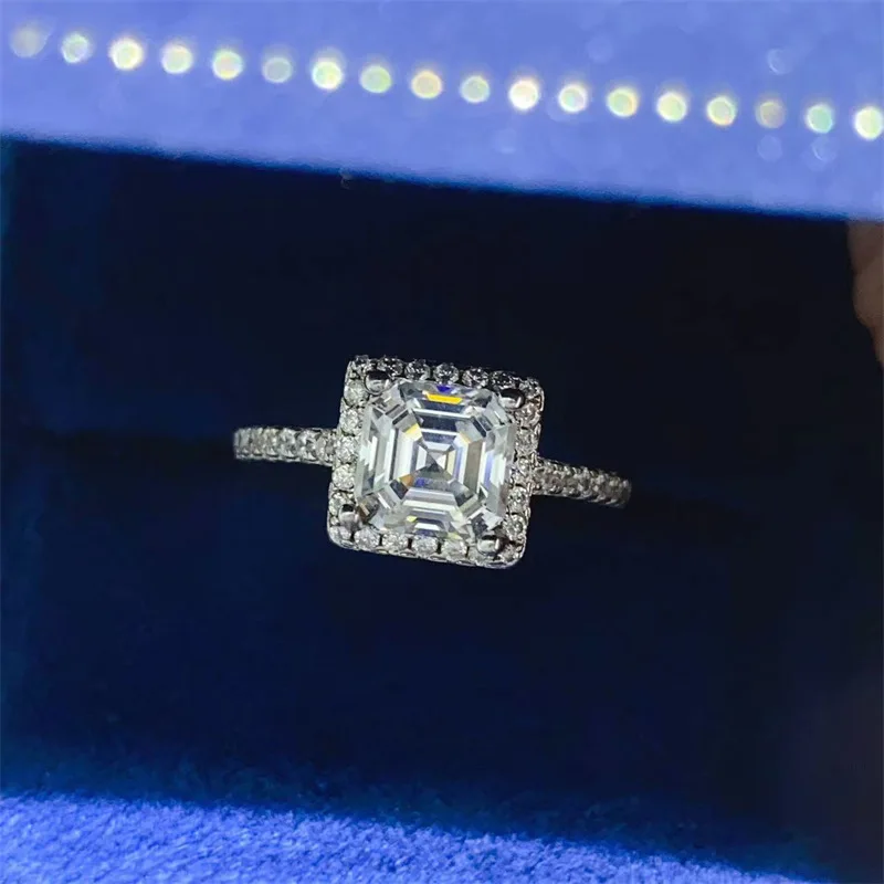 Luxury Platinum Solid Platinum PT950 Women's Ring Diamond D-Color Proposal Wedding Gift
Luxury Platinum Solid Platinum PT950 Women's Ring Diamond D-Color Proposal Wedding Gift