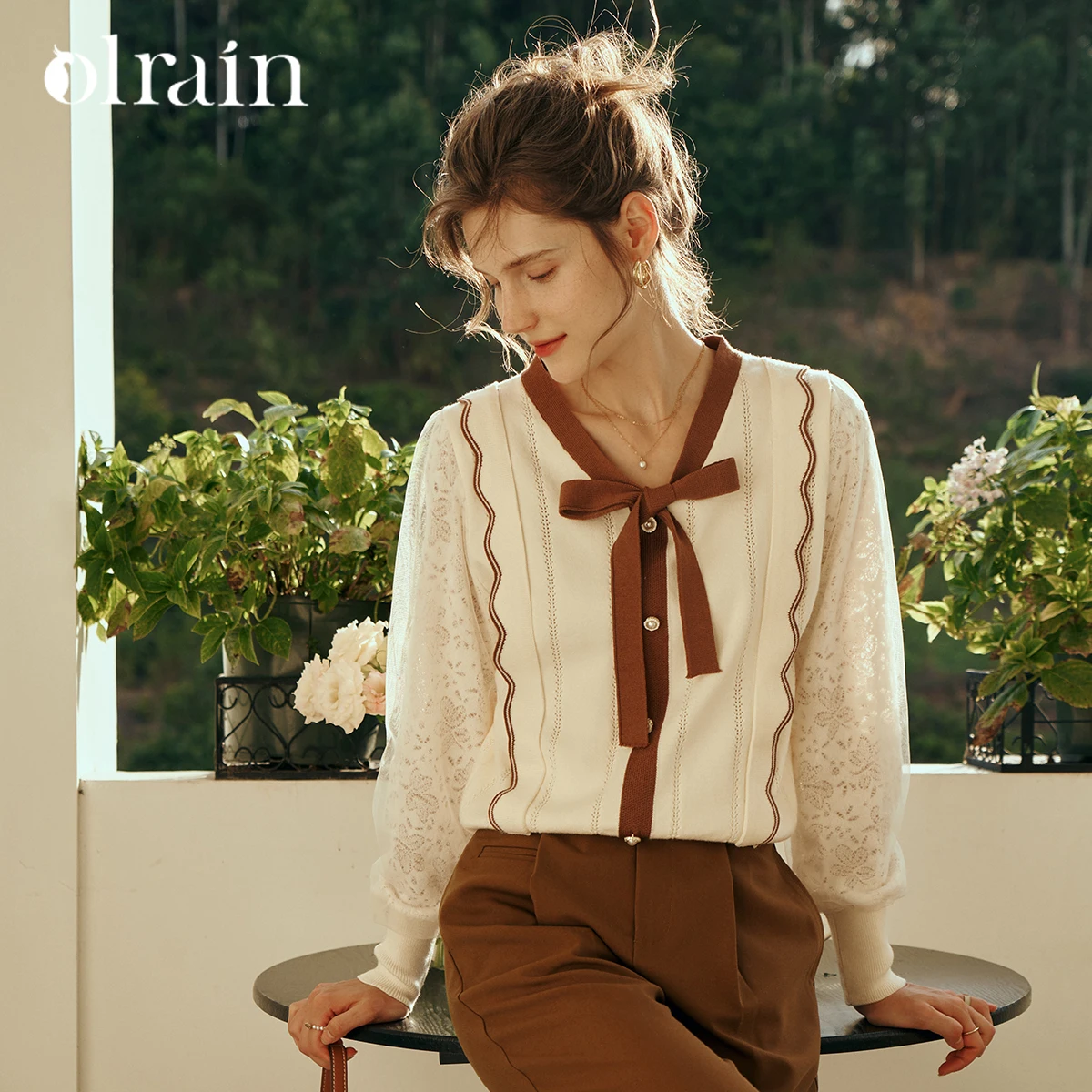 OLrain Milk Apricot Sweater Women's Early Autumn 2025 New Loose Retro Lace-Up Soft Waxy Top O23QM83529
OLrain Milk Apricot Sweater Women's Early Autumn 2025 New Loose Retro Lace-Up Soft Waxy Top O23QM83529