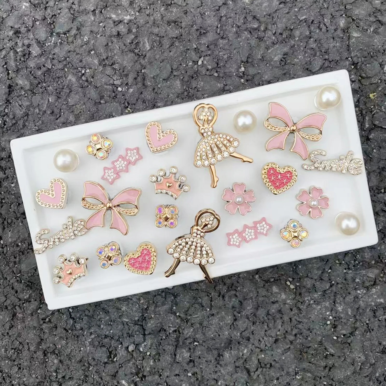 24pcs Sweet Style Pink Theme Designs for Women's Sandals, Garden Beach Shoes - Playful Shoe Charms|Fashion Embellishments
24pcs Sweet Style Pink Theme Designs for Women's Sandals, Garden Beach Shoes - Playful Shoe Charms|Fashion Embellishments