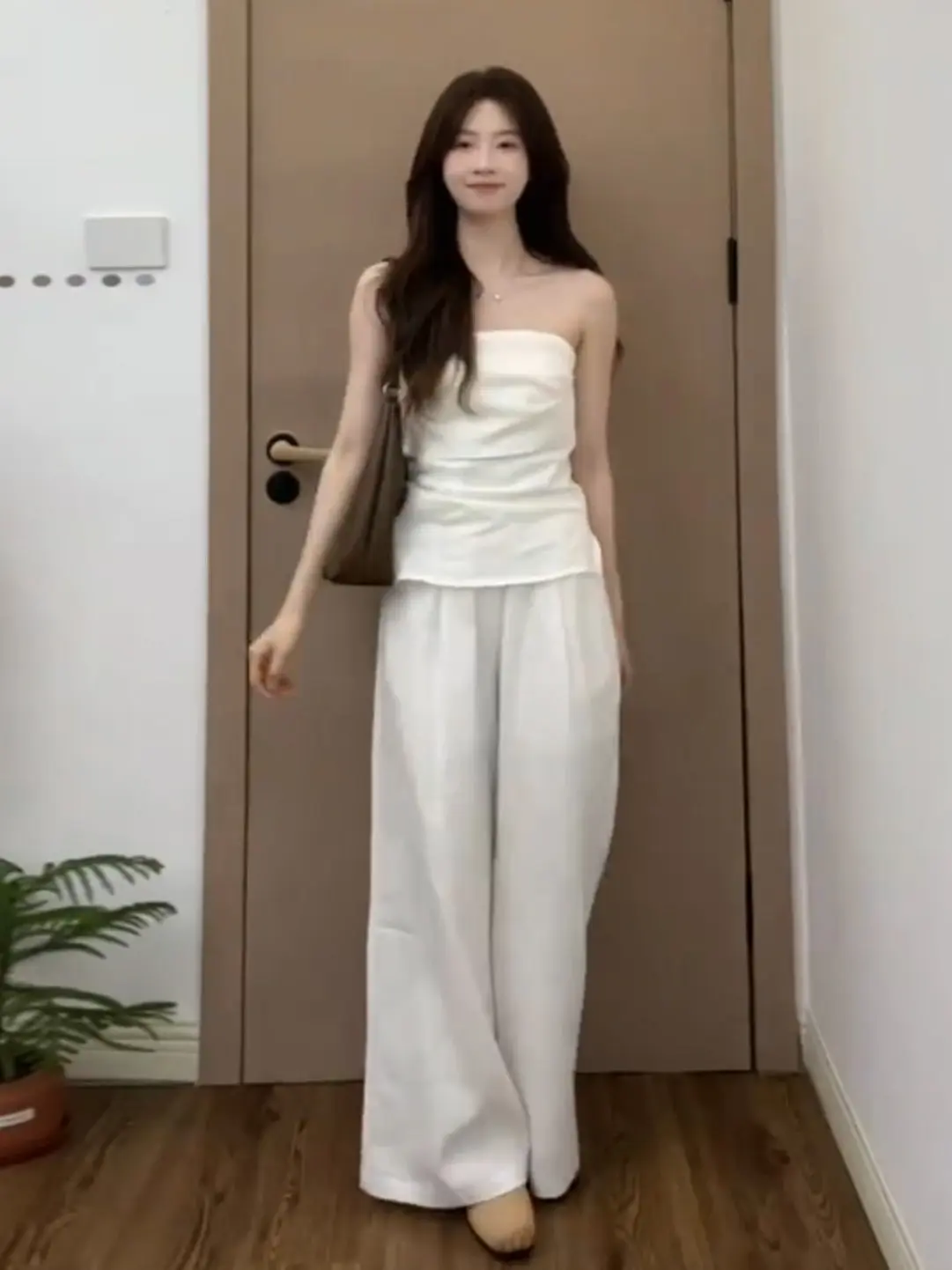 White Slim Fit Bandeau Vest Women's Summer New Casual Pants Wide Leg Pants Set Simple Style Comfortable Breathable Fashionable
White Slim Fit Bandeau Vest Women's Summer New Casual Pants Wide Leg Pants Set Simple Style Comfortable Breathable Fashionable