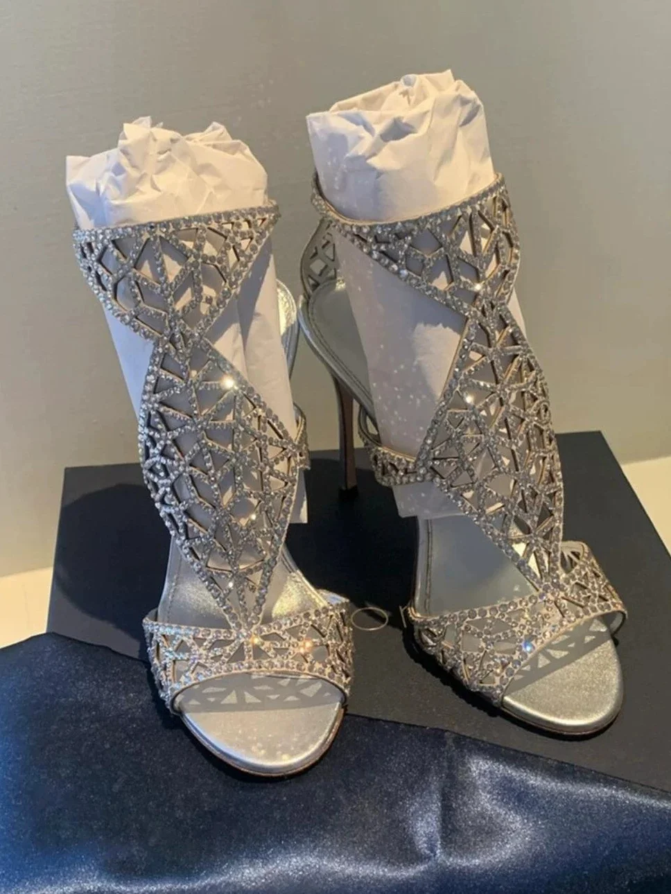 Sexy Hollow Out Rhinestone Roma Sandals Fish Mouth Diamond-shaped Pattern Super High Heels Open Toe Thin Heel Crystal Shoes 9cm
Sexy Hollow Out Rhinestone Roma Sandals Fish Mouth Diamond-shaped Pattern Super High Heels Open Toe Thin Heel Crystal Shoes 9cm