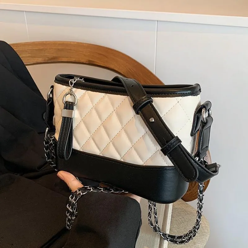 This year's popular diamond grid chain wandering bag versatile and stylish small square bag crossbody bag
This year's popular diamond grid chain wandering bag versatile and stylish small square bag crossbody bag