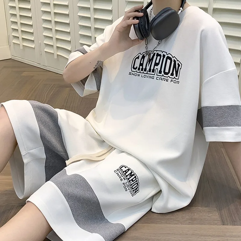 Летний повседневный спортивный комплект для мужчин: футболка с коротким рукавом и шорты, комплект из двух предметов, футболка с круглым вырезом, мужская футболка из полиэстера.
Летний повседневный спортивный комплект для мужчин: футболка с коротким рукавом и шорты, комплект из двух предметов, футболка с круглым вырезом, мужская футболка из полиэстера.