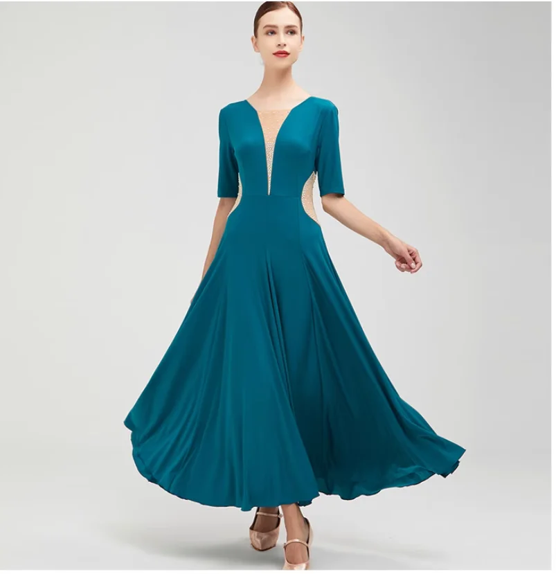 Modern Dance Dress with Short Sleeve and Diamond Trim for Social Dance Practice
Modern Dance Dress with Short Sleeve and Diamond Trim for Social Dance Practice