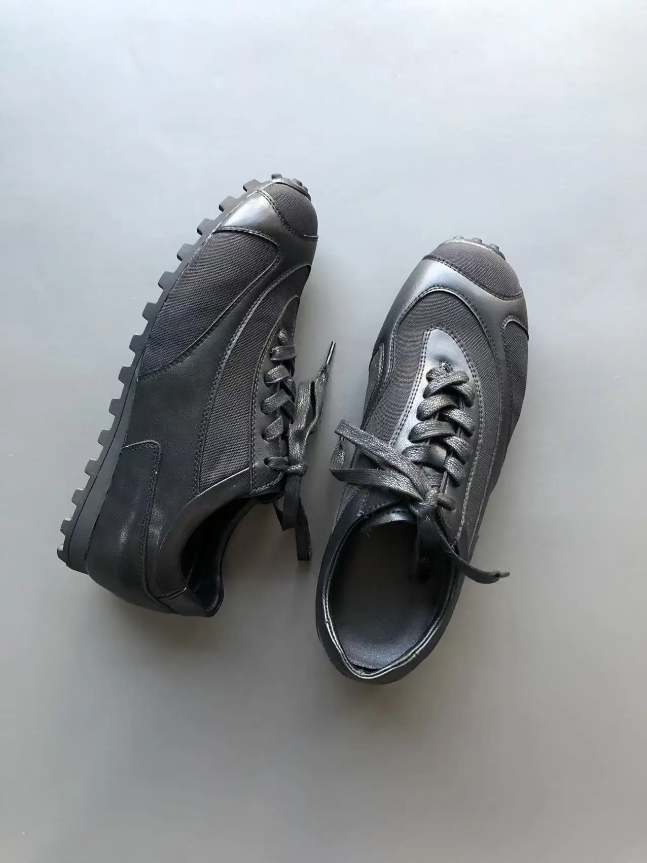 Casual Climbing Shoes Men's round Toe Low Top Walking Shoes Comfortable Breathable Upgraded Version of the Classic Deqin Shoe
Casual Climbing Shoes Men's round Toe Low Top Walking Shoes Comfortable Breathable Upgraded Version of the Classic Deqin Shoe