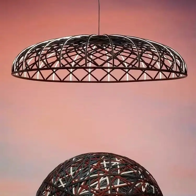 Designer's creative woven mesh art lamp: modern minimalist, for dining room and living room table.
Designer's creative woven mesh art lamp: modern minimalist, for dining room and living room table.