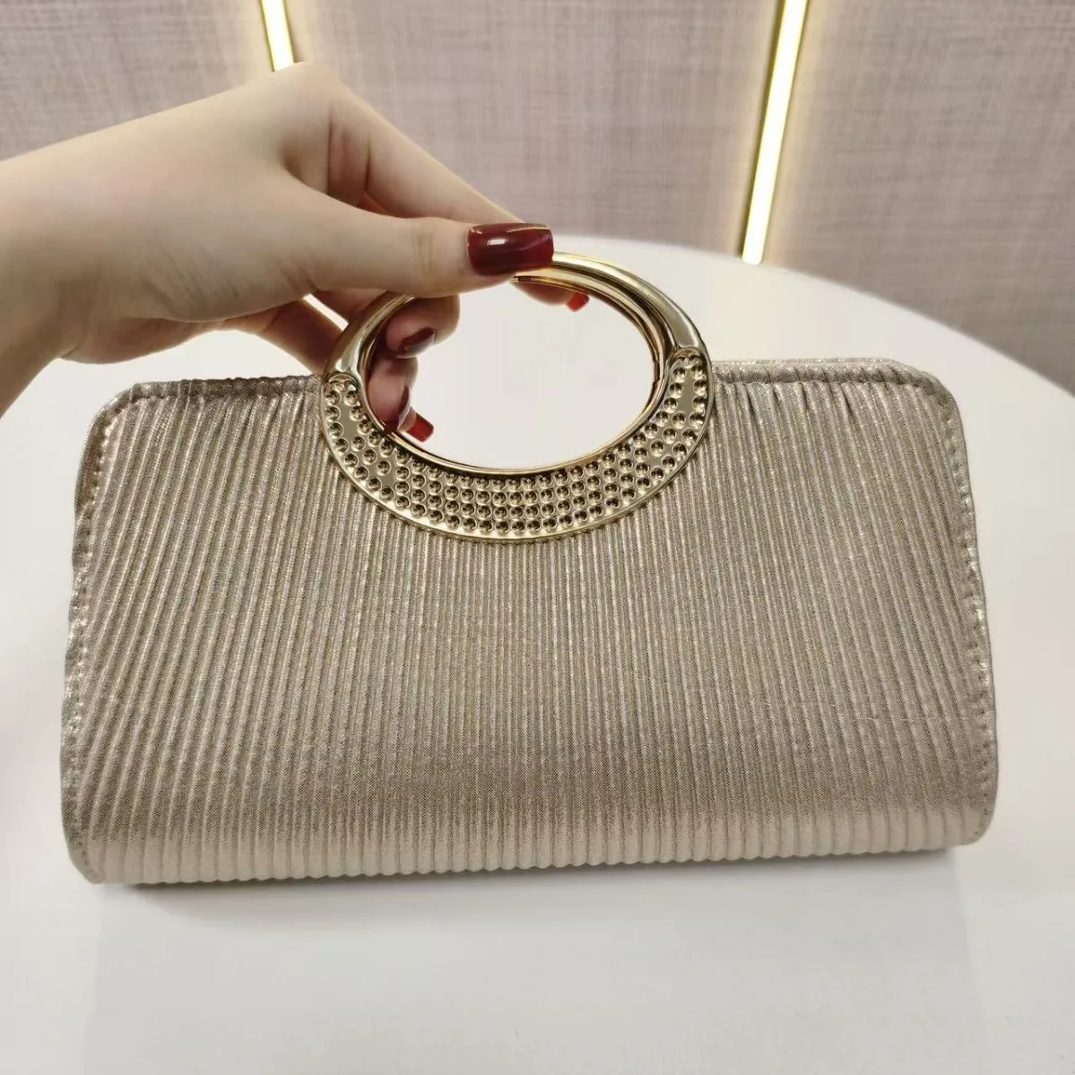 Folded Cheongsam Diamond Dinner Bag Women's Celebrity KTV Party Banquet Princess Style Evening Crossbody Handbag Party Gathering
Folded Cheongsam Diamond Dinner Bag Women's Celebrity KTV Party Banquet Princess Style Evening Crossbody Handbag Party Gathering