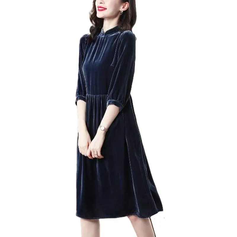 Fashion 2024 Spring elegant Chinese cheongsam collar velour dress Three-quarter sleeve Pleated velvet party dress Vestidos
Fashion 2024 Spring elegant Chinese cheongsam collar velour dress Three-quarter sleeve Pleated velvet party dress Vestidos